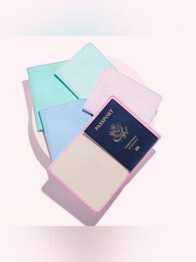 Stoney Clover Lane Passport Case in Vegan Leather Lilac (light lavender)